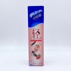 
            
                Load image into Gallery viewer, Oreo Thins Strawberry Cream (China)
            
        